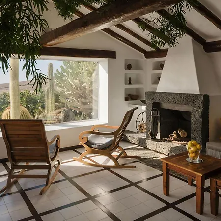 18th-century With Ocean Views In Lanzarote Сasa de vacaciones *
