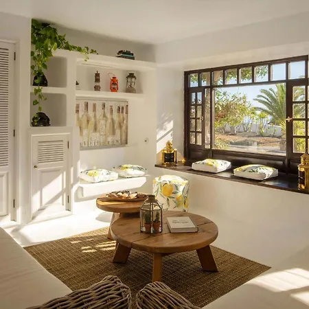 18th-century With Ocean Views In Lanzarote Сasa de vacaciones *