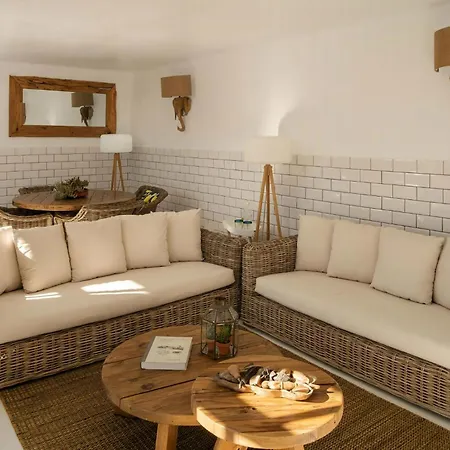 Сasa de vacaciones 18th-century With Ocean Views In Lanzarote *